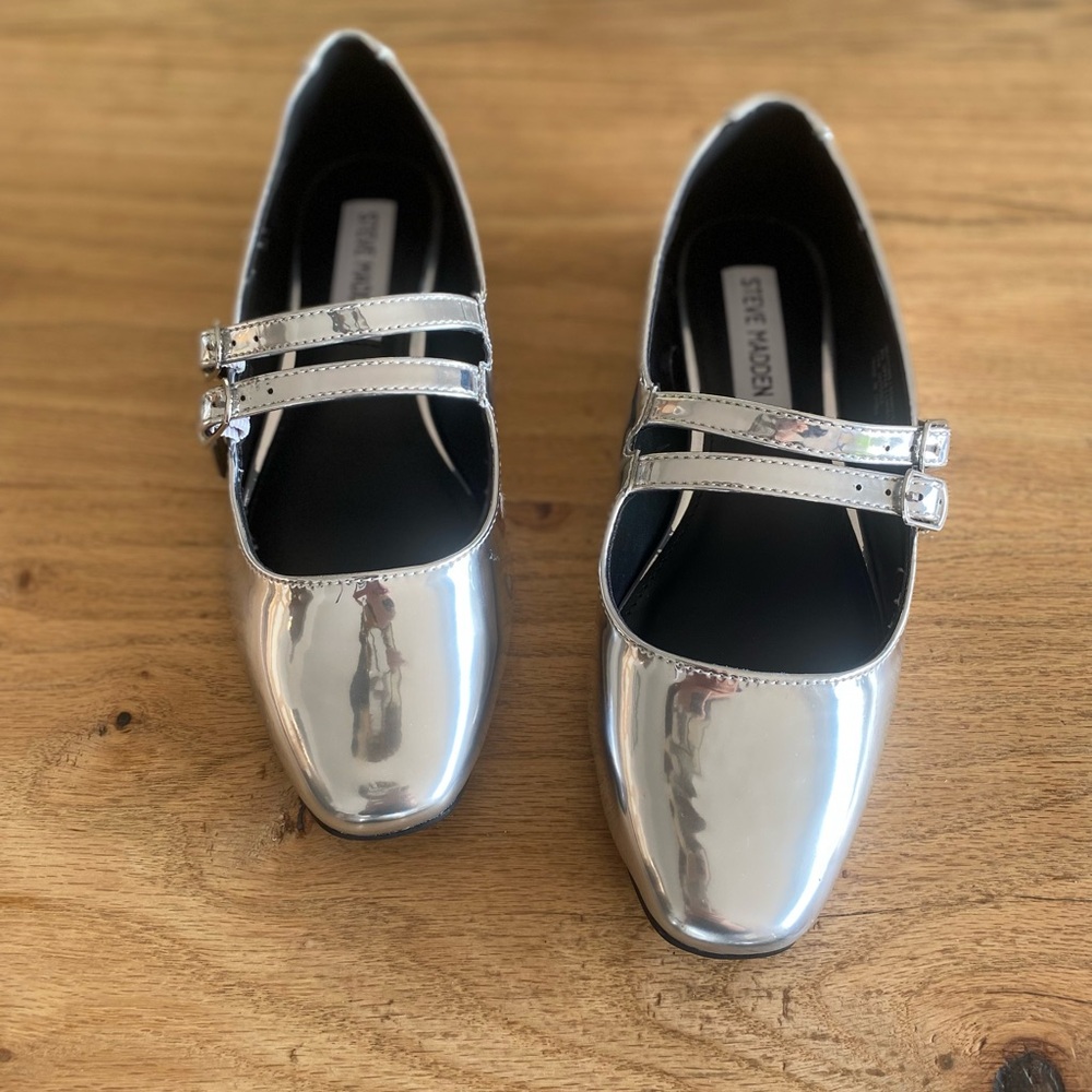 Steve Madden Benson Silver Metallic Almond Toe Mary Jane Flats Women’s 6 NWT